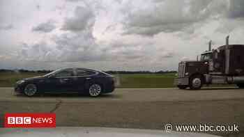 Canada Tesla driver charged over 'napping while speeding'