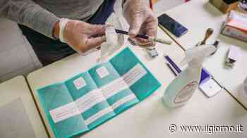 Samarate, padre di una scrutatrice positivo al Covid-19: seggio sanificato - IL GIORNO
