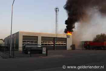 Grote brand bij bedrijf aan Transportcentrum Beugen