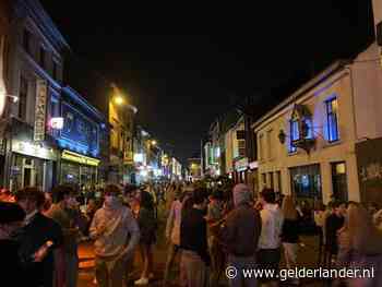 Uitgaansstraat Gent puilt uit van studenten, politie grijpt in