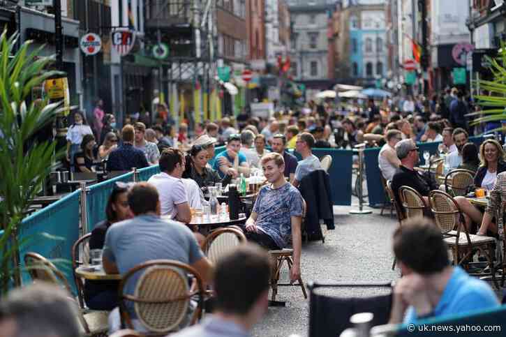 England to require earlier 10 p.m. closing time for pubs, eateries after virus spike