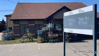 Fishermen dump 'illegal' lobster traps outside DFO office in Nova Scotia