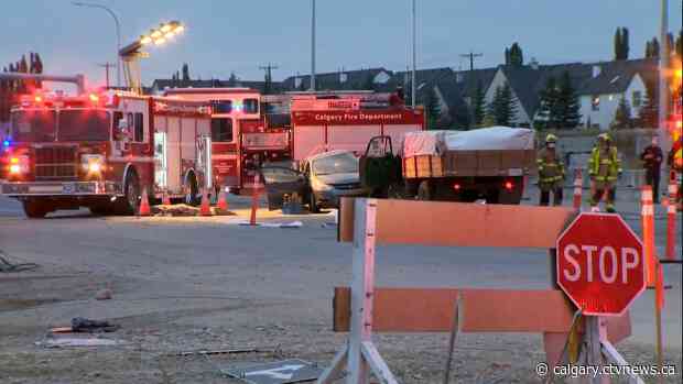 2 dead in crash at Hwy. 22X and James McKevitt Road S.W., 2 others in serious condition