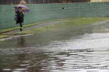 Schools, restaurants close as Tropical Storm Beta's rain bands flood Houston streets - Chron
