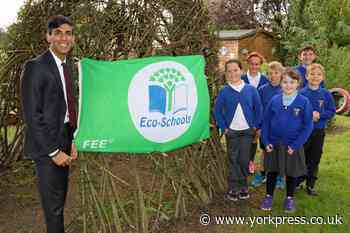 Primary pupils visited by Chancellor