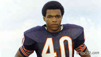 Gale Sayers, Bears Hall of Fame running back, dies at 77