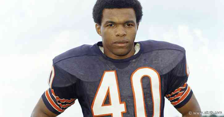 Gale Sayers, Chicago Bears Hall of Fame running back, dies at 77