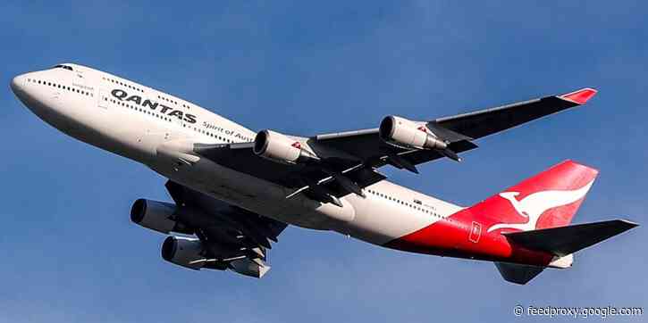 Qantas put fully stocked bar carts from its retired 747s up for sale for more than $1,000, and they're already all sold out