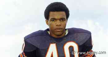 Chicago Bears legend Gale Sayers, known by many for movie 'Brian's Song,' dead at 77
