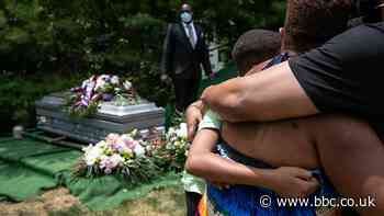 Covid: US death toll passes 200,000