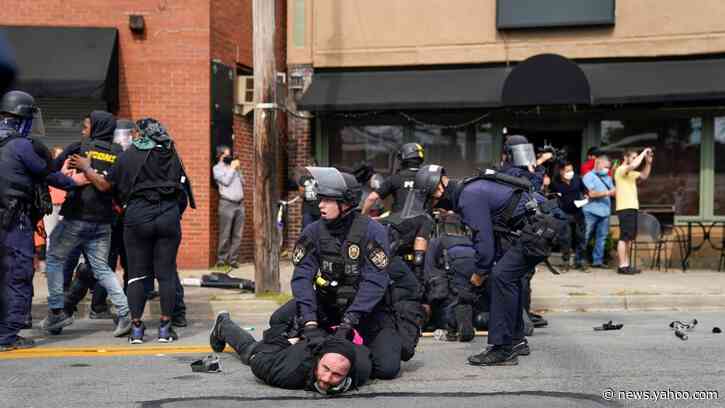 ‘Violence Is Inevitable’: Protests Erupt in Louisville After Cops Dodge Charges in Killing of Breonna Taylor