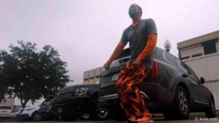 Texas dad shows off dance moves to lift spirits of son during his battle with leukemia