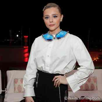 Chloë Grace Moretz Is So Fetch In Mean Girls Reenactment With Sarah Ramos