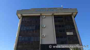 Taglia l’erba nel giardino e getta tutto in prossimità del Torrente Piazza, la Forestale lo segnala al Comune per l’ordinanza - LameziaInforma