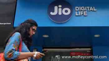 Jio teams up with AeroMobile to offer in-flight mobile services on international routes