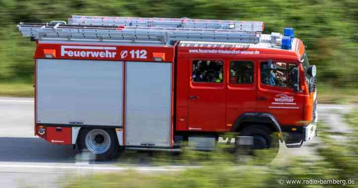 Reisebus brennt auf Autobahn 93 bei Hof