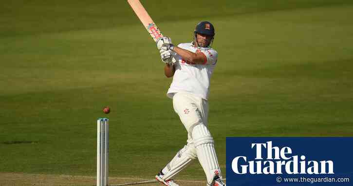 Alastair Cook shows his stylish side for Essex before Somerset fight back