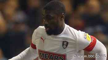 Hull sign Bristol City's Adelakun on loan