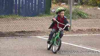 Saskatoon police and bike shops tune-up rides in Pleasant Hill Park