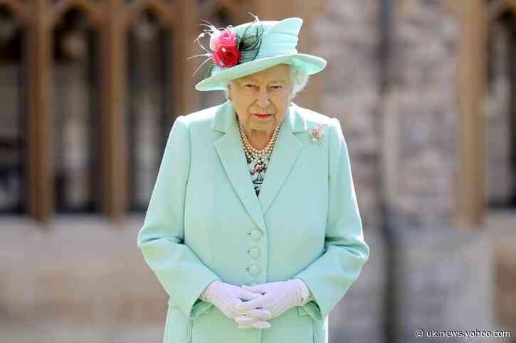 Queen Elizabeth to honour UK health workers during the pandemic