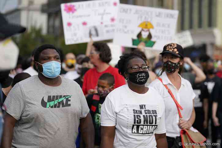 Breonna Taylor protesters march anew: "No justice, No peace"