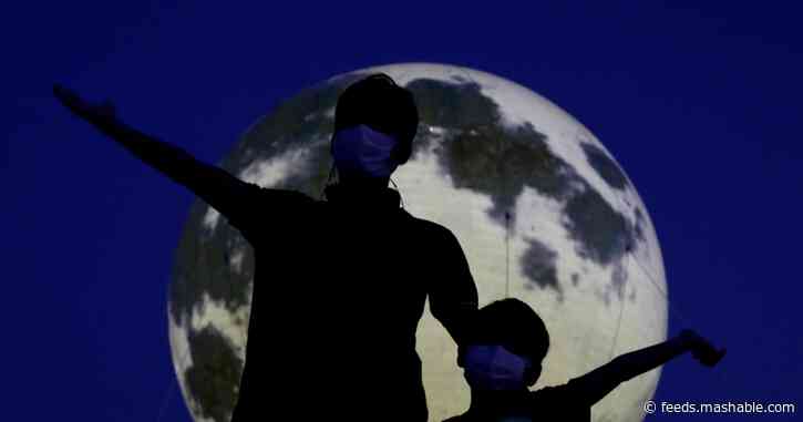 NASA would really like it if you stared at the moon on Saturday night