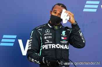 ‘Belachelijke tijdstraf’ kost Hamilton recordzege: ‘Ze proberen me te pakken’