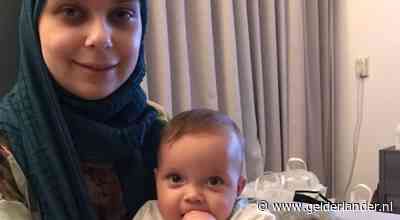 Azra (26) heeft leukemie en beviel tijdens chemo: ‘Alleen behandeling in buitenland kan haar nog redden’