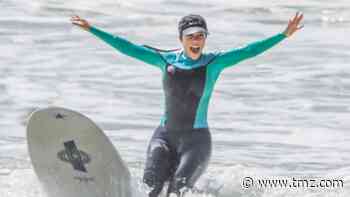 Kourtney Kardashian Gets Surf Lesson in Malibu