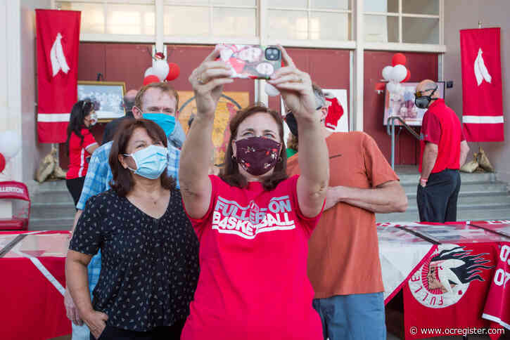 Fullerton Union High alumni bid old gym farewell