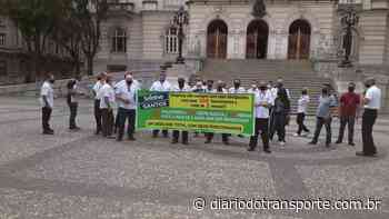 Funcionários da Guaiuba protestaram em Santos (SP) - Adamo Bazani