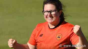 Rachael Heyhoe Flint Trophy: Southern Vipers beat Northern Diamonds to win title