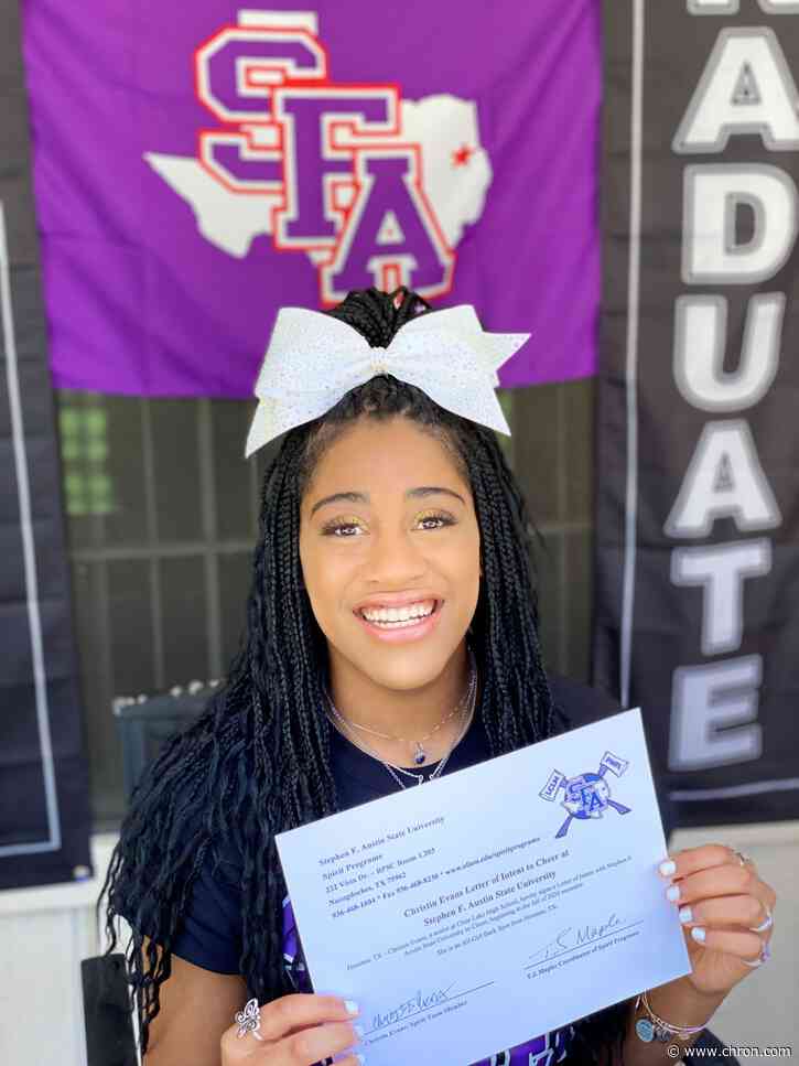 SFA police storm Black cheerleader's dorm room with guns after false report, family says