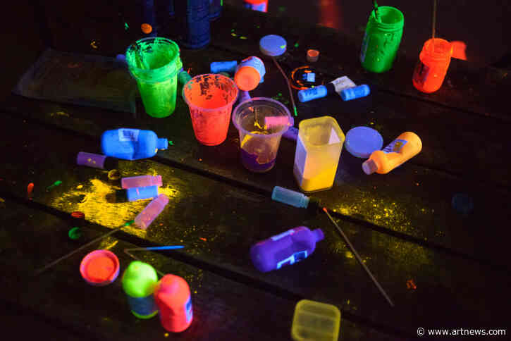 The Best Glow-In-The-Dark Paint for Striking Effects