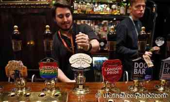 Pubs and restaurants urge PM to review 10pm curfew in England