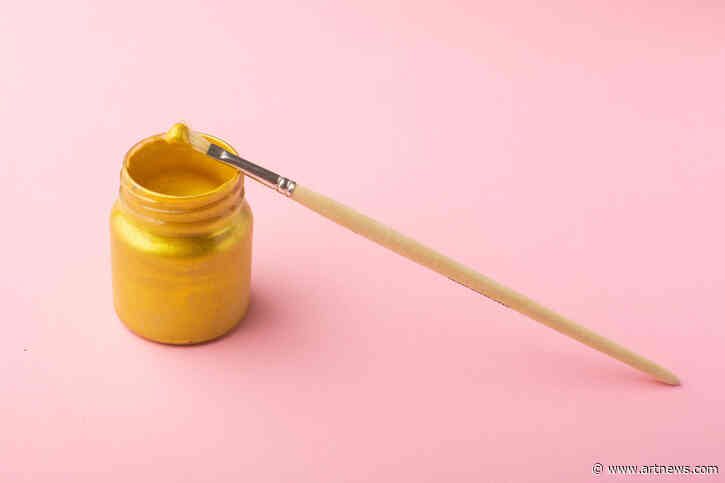 The Best Metallic Acrylic Paint for Glittery Effects