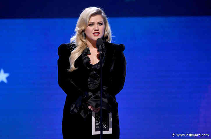 Kelly Clarkson Sued By Management Company Alleging Breach of Contract, $5.4M in Unpaid Commissions