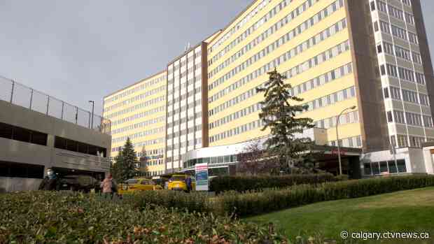 Nearly 300 health-care workers forced to isolate as COVID-19 outbreaks continue at Calgary hospital