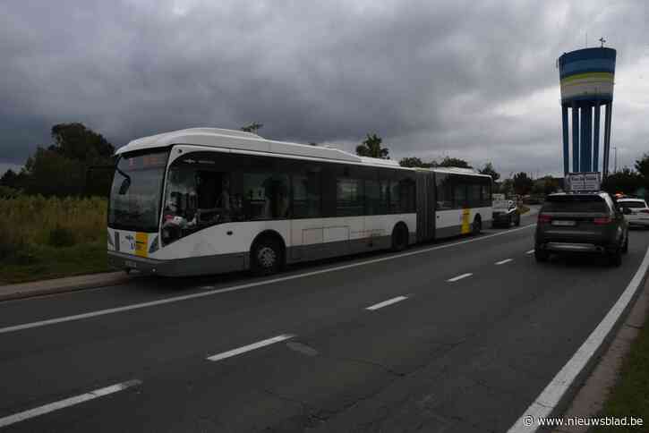Aanrijding tussen lijnbus en vrachtwagen op ringweg<BR />