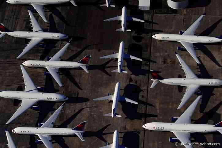 U.S. airlines asked to delay furloughs if aid deal in sight