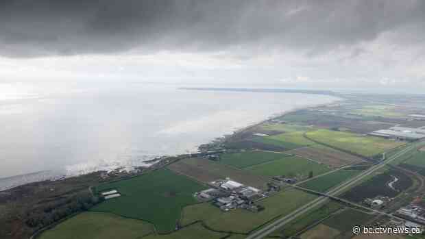 U.S. man fined $1,000, sent home after taking boat to B.C. to pick up girlfriend