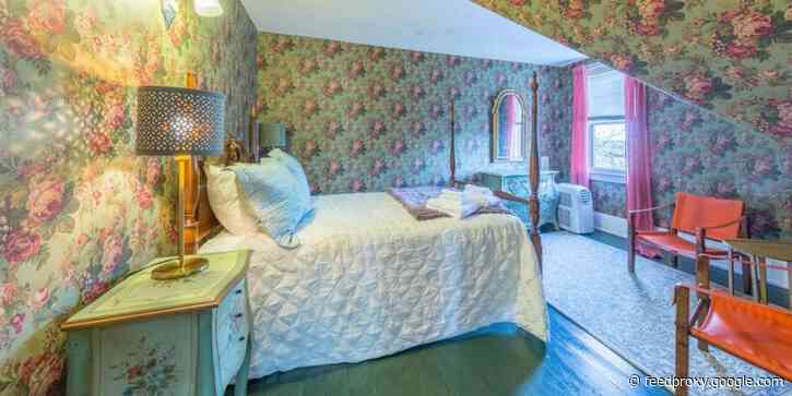 With claims of mysterious noises, phantom footsteps, and visions of ghosts, these 7 haunted houses on Airbnb and Vrbo are all available to book for a spooky stay