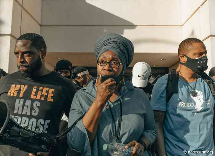 Microtargeting: Wie Trump Millionen Schwarze Amerikaner:innen mit gezielter Werbung vom Wählen abhalten wollte