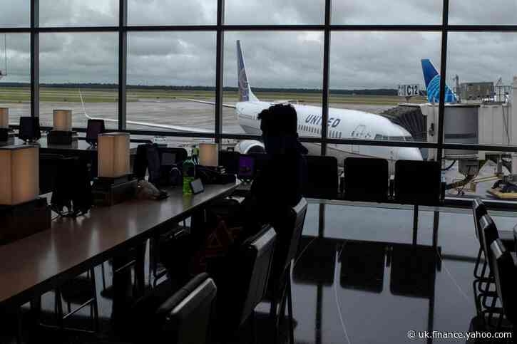 U.S. airlines face grim winter, with or without a bailout