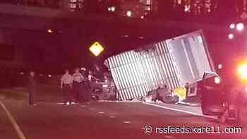 Trailer with horses rolls, shuts down I-35E in St. Paul