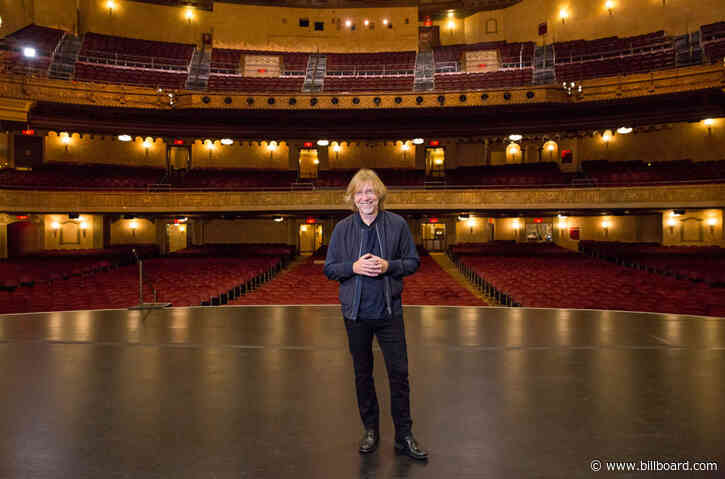 Phish’s Trey Anastasio Plans First Ever Digital Residency at Beacon Theatre