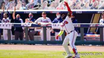 LOOK: Braves' Marcell Ozuna stops and takes fake selfie during home run trot in win over Reds