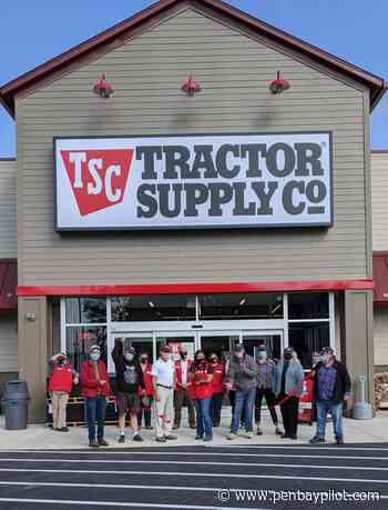 Belfast councilors cut ribbon to new Tractor Supply store - PenBayPilot.com