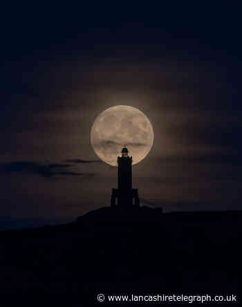 Lee Mansfield: East Lancashire photographer's latest stunning image shows Darwen Tower in full moonlight