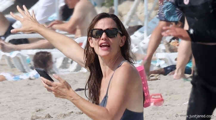Jennifer Garner Kicks Off Her Weekend With a Beach Day